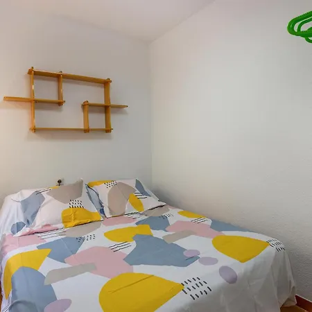 2 Bedroom Awesome In Hébergement de vacances *