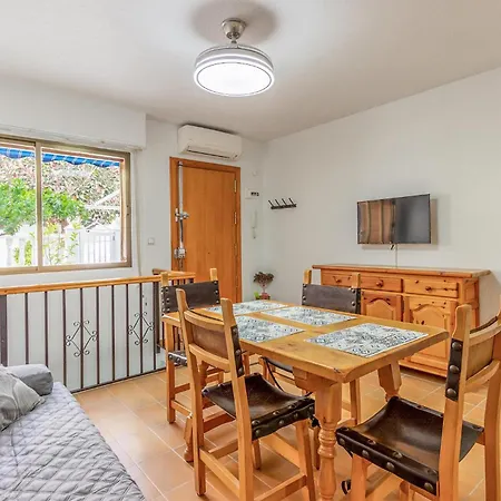 Hébergement de vacances 2 Bedroom Awesome In